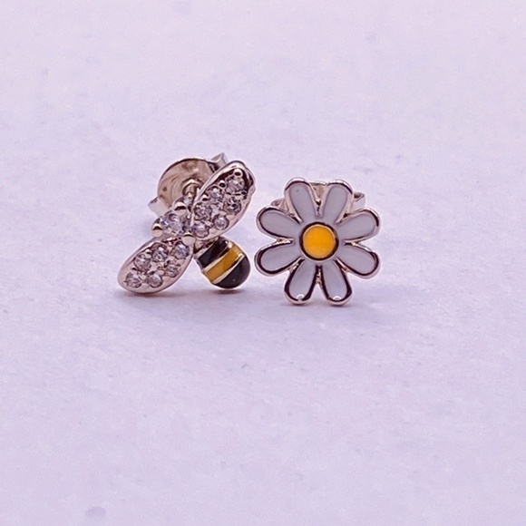 Silver enamel crystal Bee & daisy flower earrings honey bee 🐝 925 - Picture 6 of 6